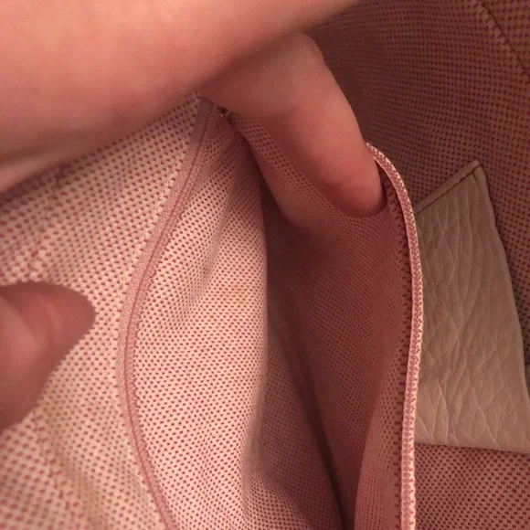 Dooney & Bourke White leather pink lining purse - Picture 5 of 8
